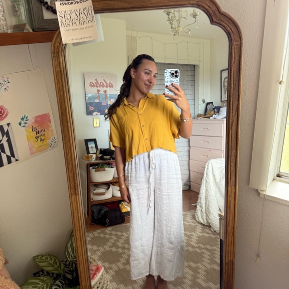 Cropped Collared Button Up Shirt - Picture 2 of 3